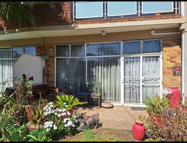2 BEDROOM TOWNHOUSE FOR SALE IN STRUBENVALE